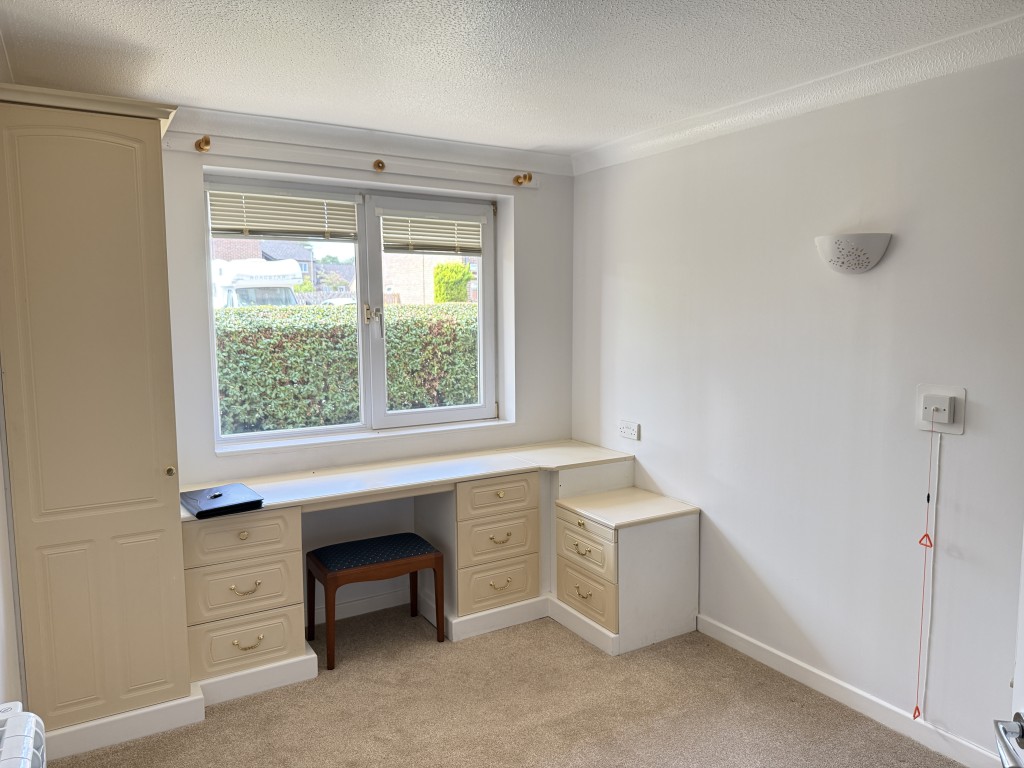 Lot: 96 - GROUND FLOOR ONE-BEDROOM RETIREMENT FLAT - Bedroom with wardrobes and dressing table
